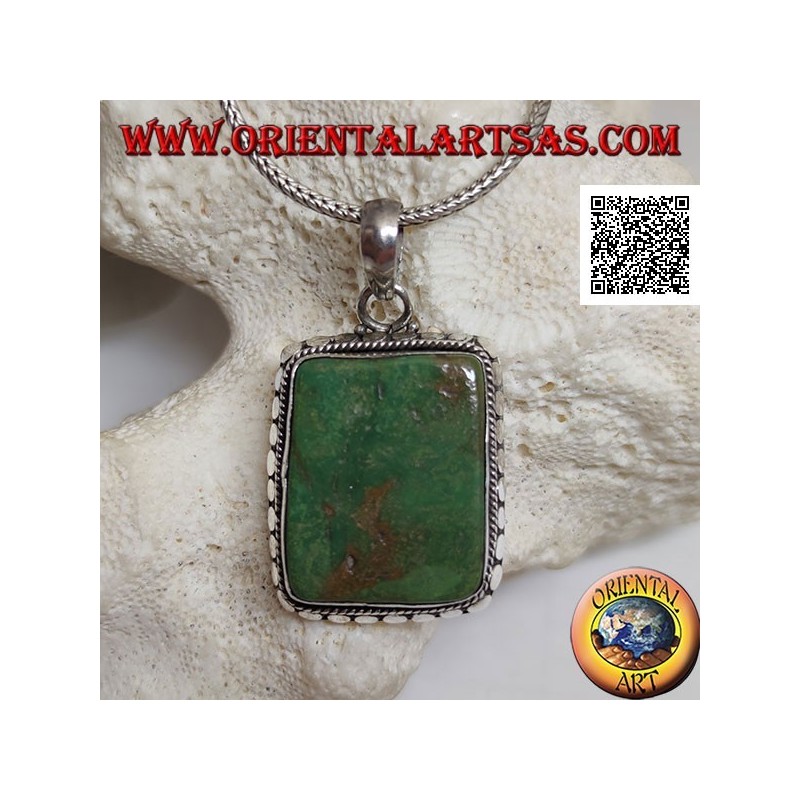 Pendentif en argent avec grande turquoise antique tibétaine rectangulaire entourée de clous
