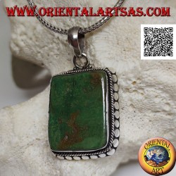 Pendentif en argent avec grande turquoise antique tibétaine rectangulaire entourée de clous