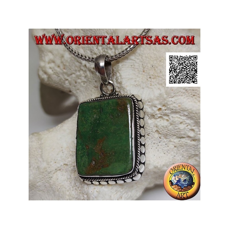 Colgante de plata con turquesa antigua tibetana rectangular grande rodeada de tachuelas