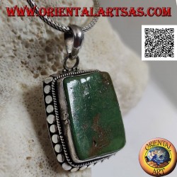 Colgante de plata con turquesa antigua tibetana rectangular grande rodeada de tachuelas