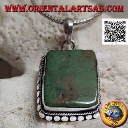 Pendentif en argent avec grande turquoise antique tibétaine rectangulaire entourée de clous