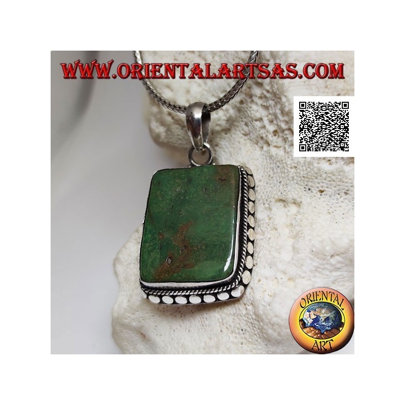 Ciondolo in argento con grande turchese antico tibetano a rettangolare contornato da borchie