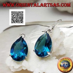 Boucles d'oreilles pendantes en argent avec une grande goutte de topaze bleue sertie dans un sertissage simple