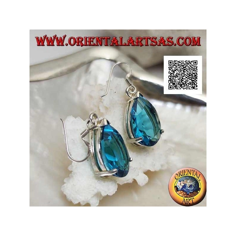 Aretes colgantes de plata con topacio azul grande engastados en un entorno sencillo