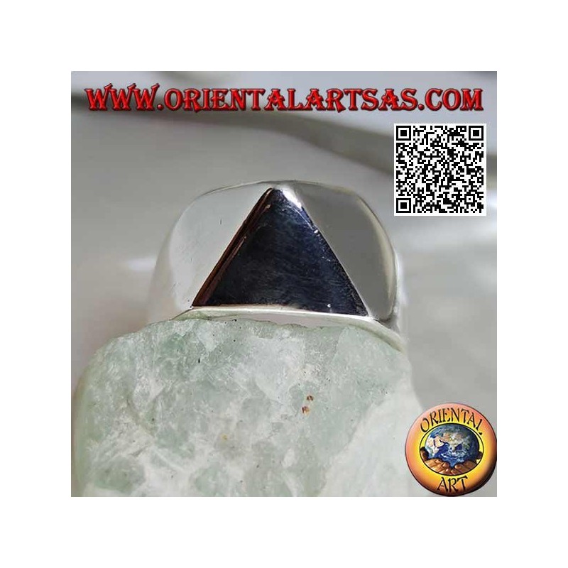 Anello in argento semplice a forma di piramide sporgente liscia