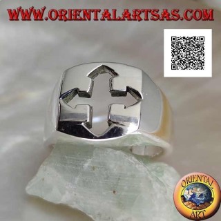 Smooth silver ring with fretwork of a Greek cross with pointed ends