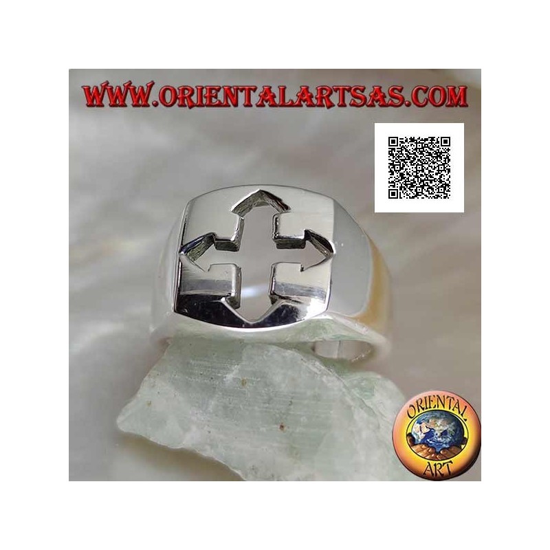 Smooth silver ring with fretwork of a Greek cross with pointed ends