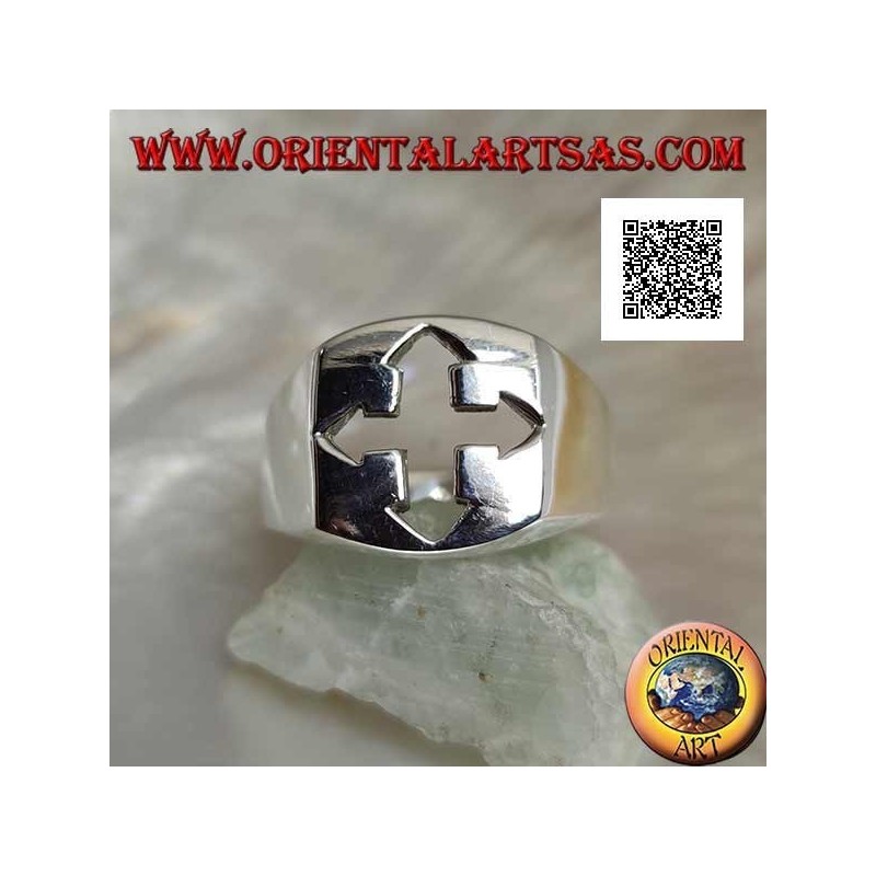Glatter silberner Ring mit Laubsägearbeit eines griechischen Kreuzes mit spitzen Enden