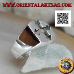 Smooth silver ring with fretwork of a Greek cross with pointed ends