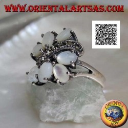 Bague en argent avec sept nacre ovale sertis séparés par une ligne courbe de marcassite