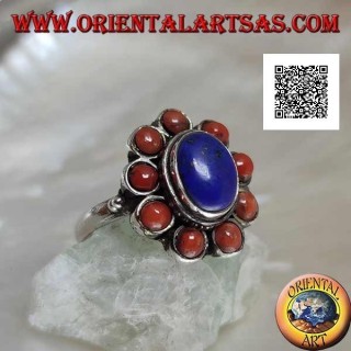 Anillo de plata con lapislázuli cabujón ovalado rodeado de corales tibetanos (16)