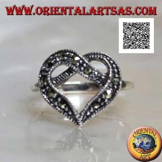 Anello in argento fedina con intreccio centrale a forma di cuore tempestato di marcassite