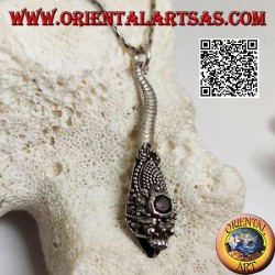 Colgante de plata en forma de cobra con granate artesanal