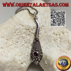 Colgante de plata en forma de cobra con granate artesanal