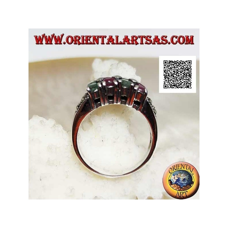 Anello in argento con coppie di rubini e smeraldi tondi naturali incastonati alternati e marcassite sui lati
