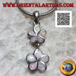 Ciondolo in argento coppia di fiori a 5 petali (fragola selvatica) in verticale con opale arlecchino