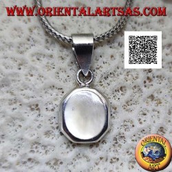 Silver pendant with oval mother-of-pearl set flush with the edge on a smooth octagonal frame