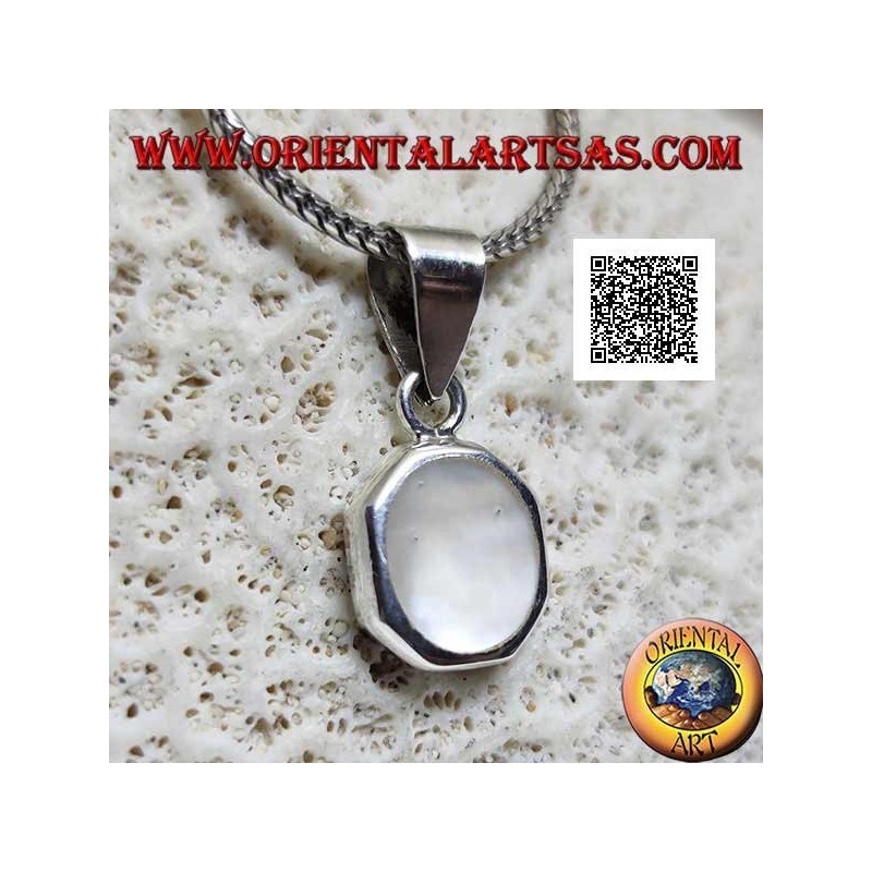 Silver pendant with oval mother-of-pearl set flush with the edge on a smooth octagonal frame