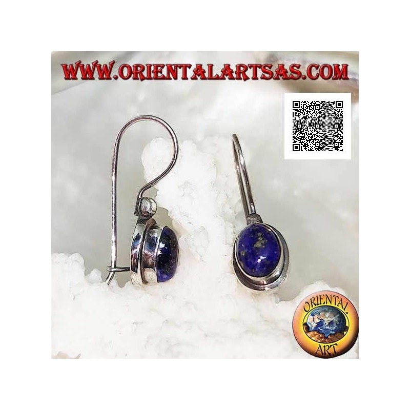 Silberne Ohrringe mit ovalem Cabochon Lapislazuli auf glatter Fassung mit Bordüre