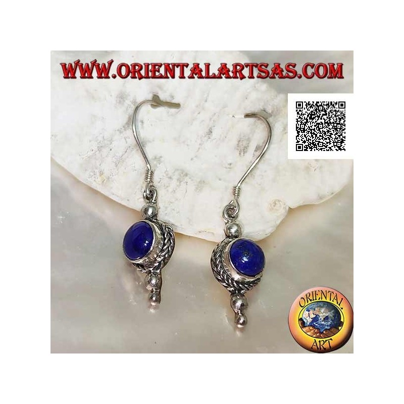 Boucles d'oreilles pendantes en argent avec lapis lazuli rond entouré de tissage et deux boules en dessous