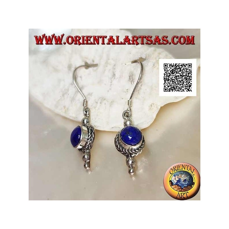 Boucles d'oreilles pendantes en argent avec lapis lazuli rond entouré de tissage et deux boules en dessous
