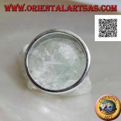 Anillo de plata con cuadrados grabados en progresión y motivo central