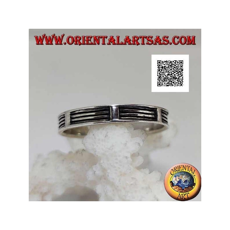 Silver ring with a series of horizontal lines in bas-relief