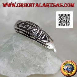 Bague en argent avec inscription "LOVE" en bas-relief sur une plaque