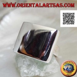 Anello in argento liscio con piastra rettangolare arrotondata sugli spigoli