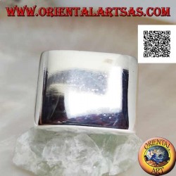 Smooth silver ring with rounded rectangular plate on the edges