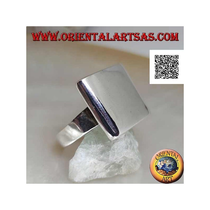 Bague en argent lisse avec plaque rectangulaire arrondie sur les bords