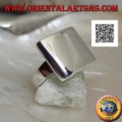 Smooth silver ring with rounded rectangular plate on the edges