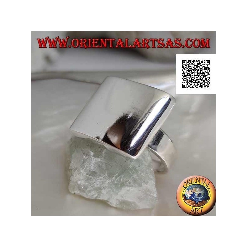 Smooth silver ring with rounded rectangular plate on the edges
