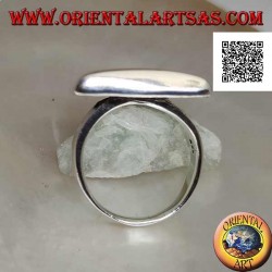 Anillo plateado liso con placa rectangular redondeada en los bordes