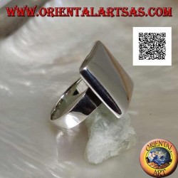 Bague en argent lisse avec plaque rectangulaire arrondie sur les bords