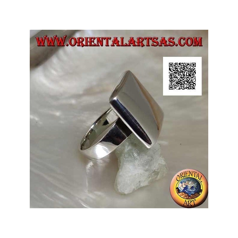 Anillo plateado liso con placa rectangular redondeada en los bordes