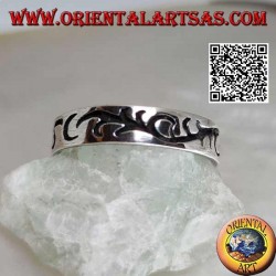 Bague en argent avec une branche florale gravée