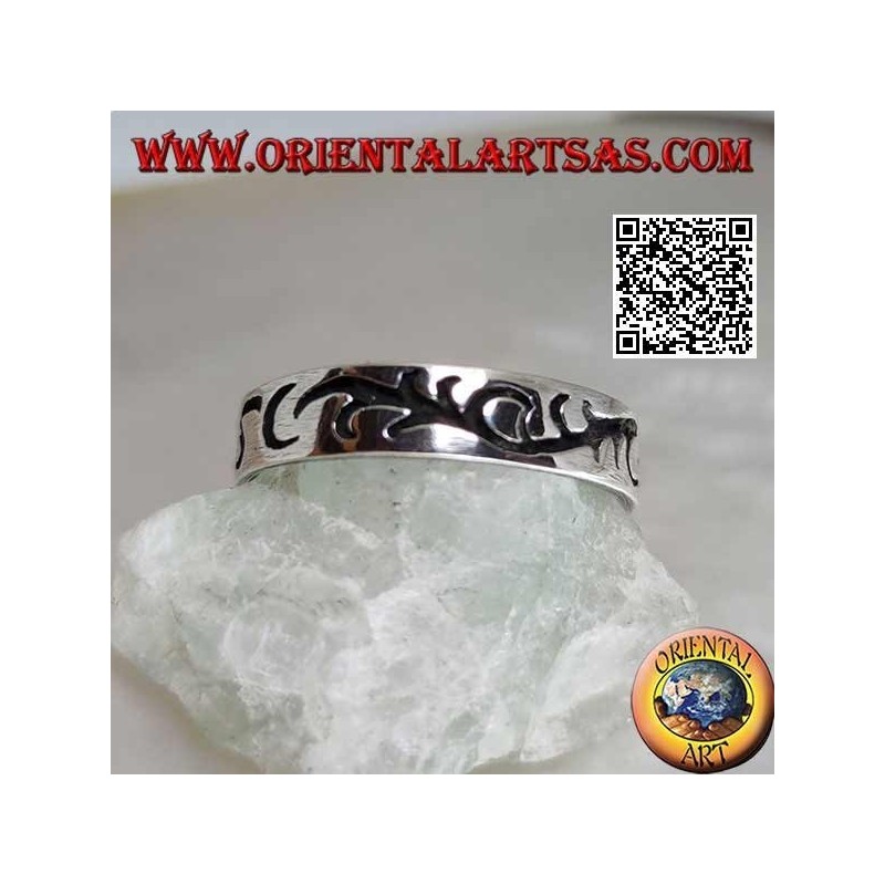 Silberring mit graviertem Blumenzweig