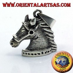cabeza de caballo colgante de plata con brida