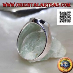 Silberring mit ovalem Onyx bündig mit leicht erhöhter Kante am glatten Rahmen