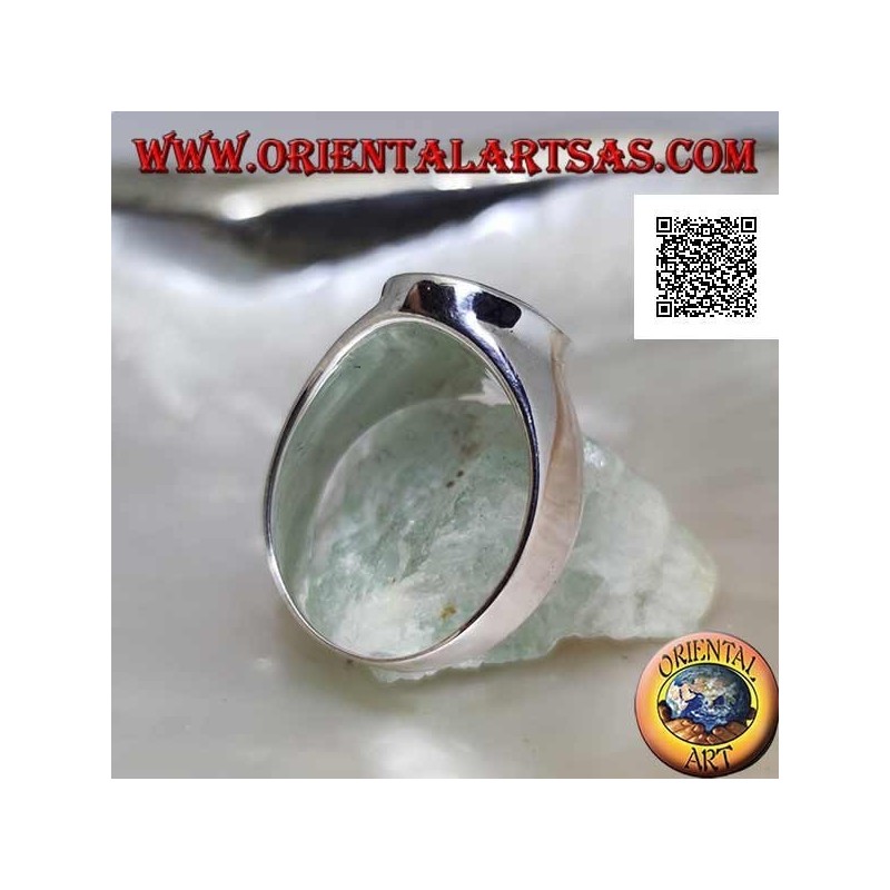 Silberring mit ovalem Onyx bündig mit leicht erhöhter Kante am glatten Rahmen