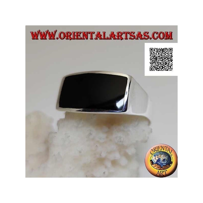 Anillo de plata con ónix rectangular horizontal a ras con borde sobre marco liso