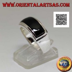 Anillo de plata con ónix rectangular horizontal a ras con doble borde liso en relieve