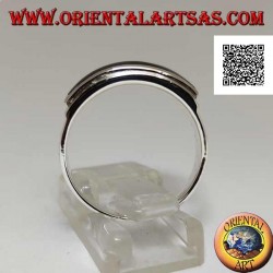 Bague en argent avec onyx rectangulaire horizontal affleurant avec double bord relevé lisse