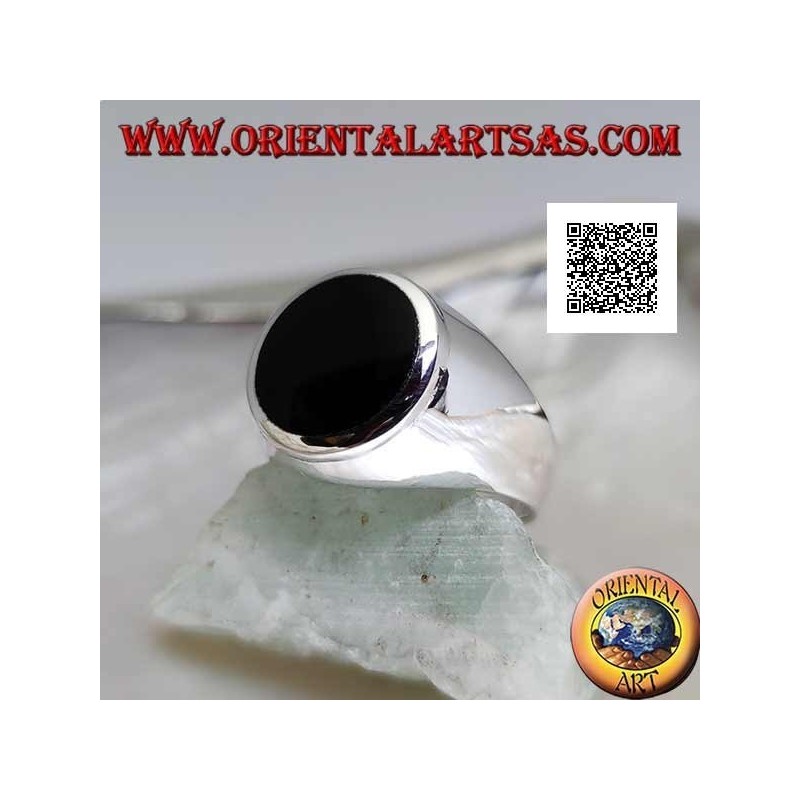 Anello in argento con onice tonda a filo bordo rialzata su montatura liscia