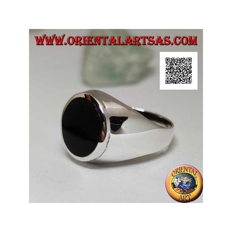 Anello in argento con onice tonda a filo bordo rialzata su montatura liscia