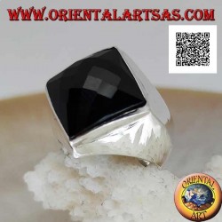 Silberring mit facettiertem quadratischem Rhomboid-Onyx bei glatter Einstellung