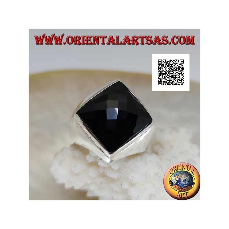 Bague en argent avec onyx rhomboïde carré facetté sur monture lisse