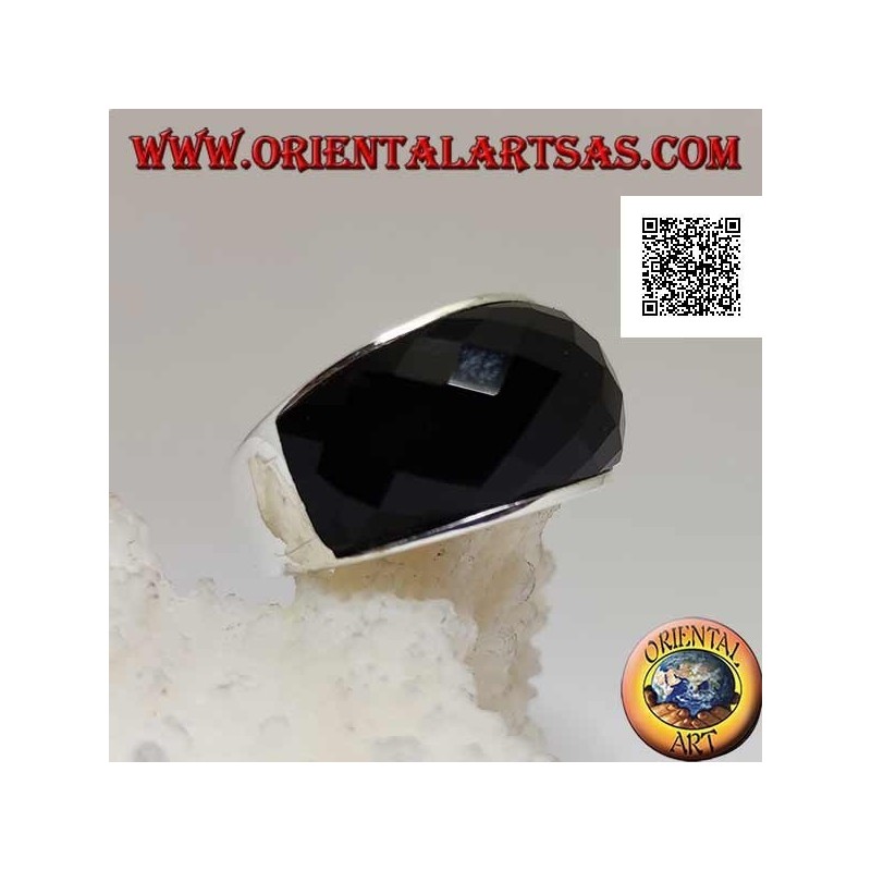 Anillo de plata con ónix curvado facetado rectangular redondeado en engaste liso