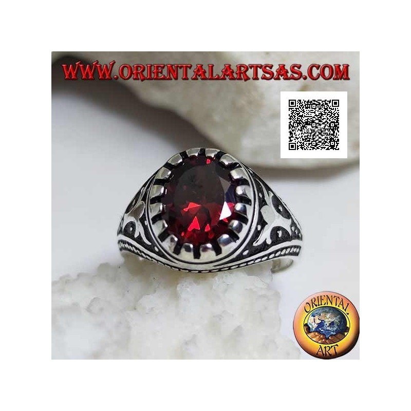 Anello in argento con granato ovale sfaccettato con motivo imperiale inciso sui lati